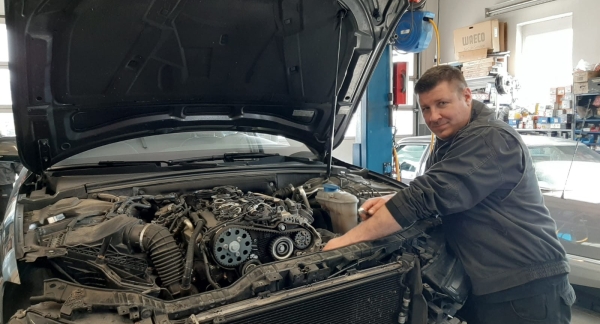 Kfz-Meisterbetrieb Wengschick, KFZ-Werkstatt in Holzgerlingen
