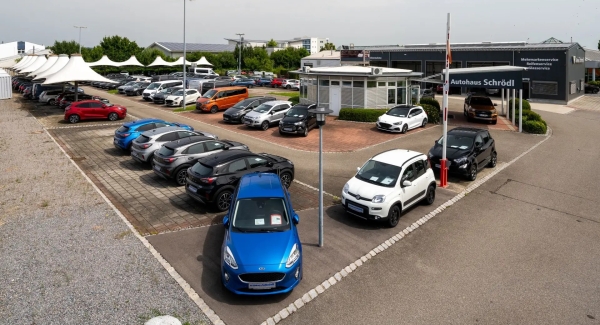 Autohaus Schrödl GmbH, KFZ-Werkstatt in Neutraubling